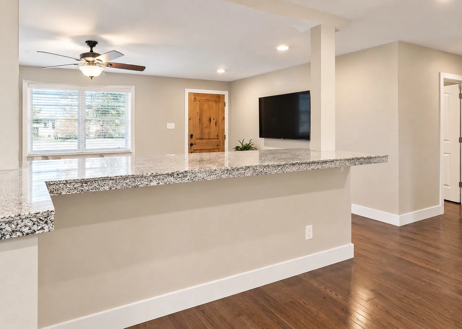 5 bed, 1.0 bath, $720 — Photo 4