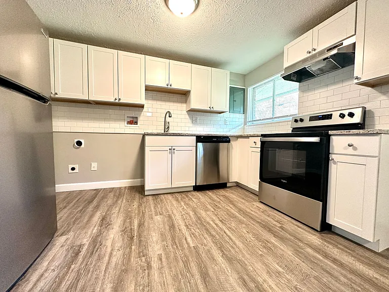 4408 Lesher Dr — Photo 7