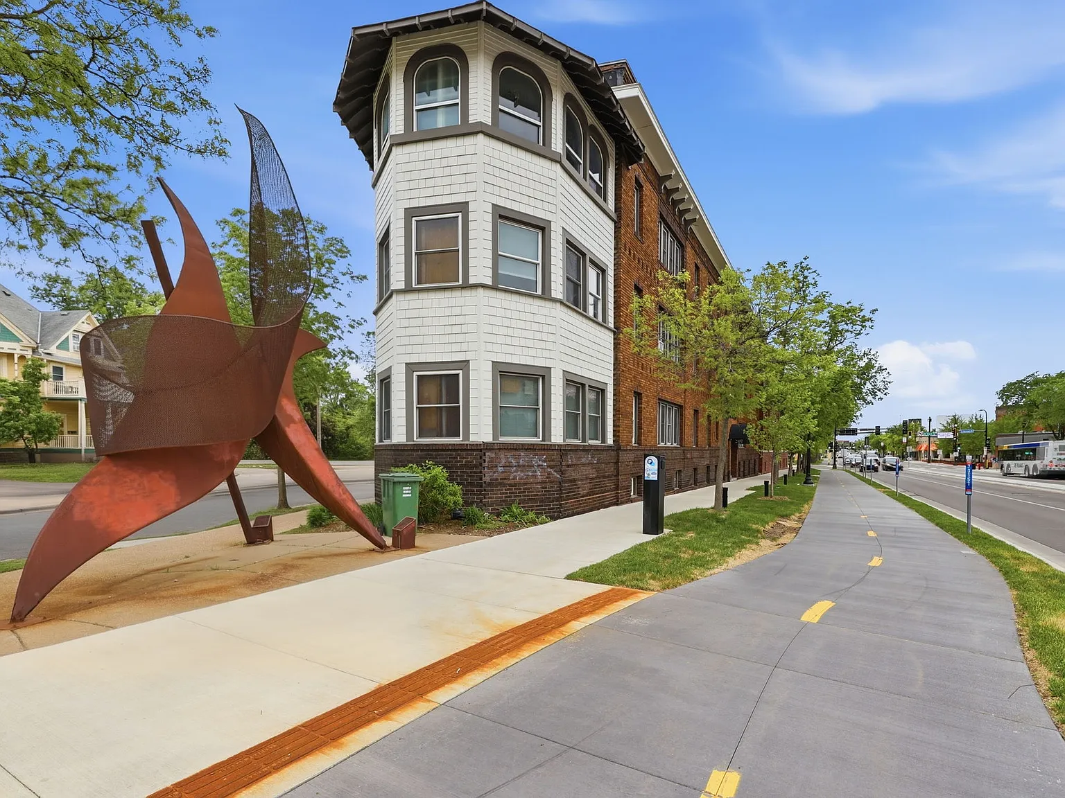1 bed, 975 sqft, $1,240 — Photo 3