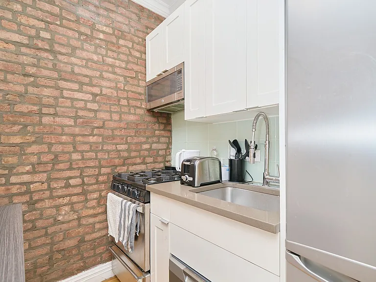 321 E 78th St #2D — Photo 3