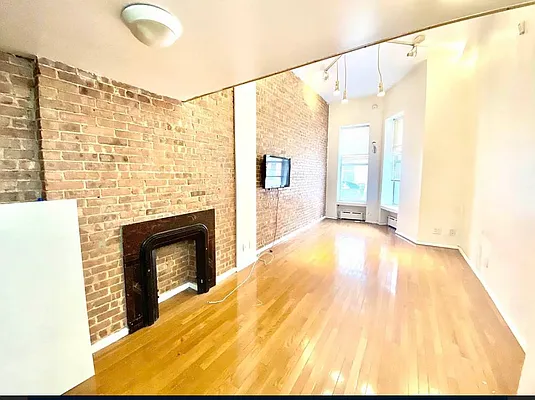 Rented by Oxford Property Group | media 8