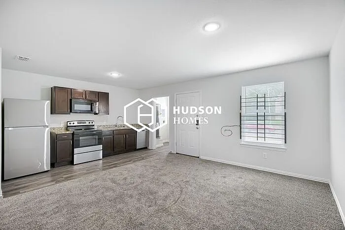 3 bed, 2.0 bath, 876 sqft, $1,299 — Photo 4