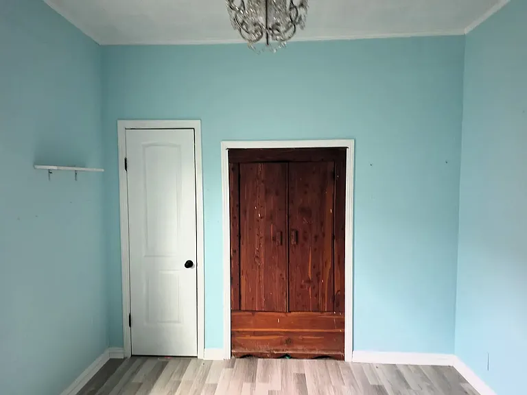 612 N Adelaide St — Photo 3