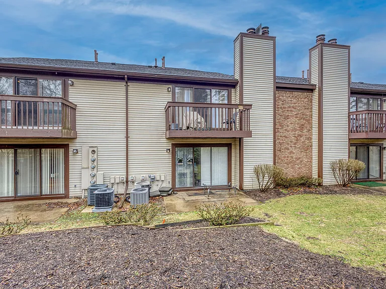 24285 Evergreen Rd — Photo 18
