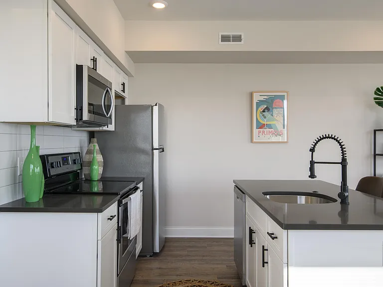 492 Roxborough Ave — Photo 10