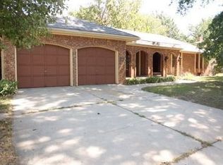 854 N Brook Forest Rd, Derby, KS 67037