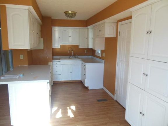 4th image of 3133 Hart Dr