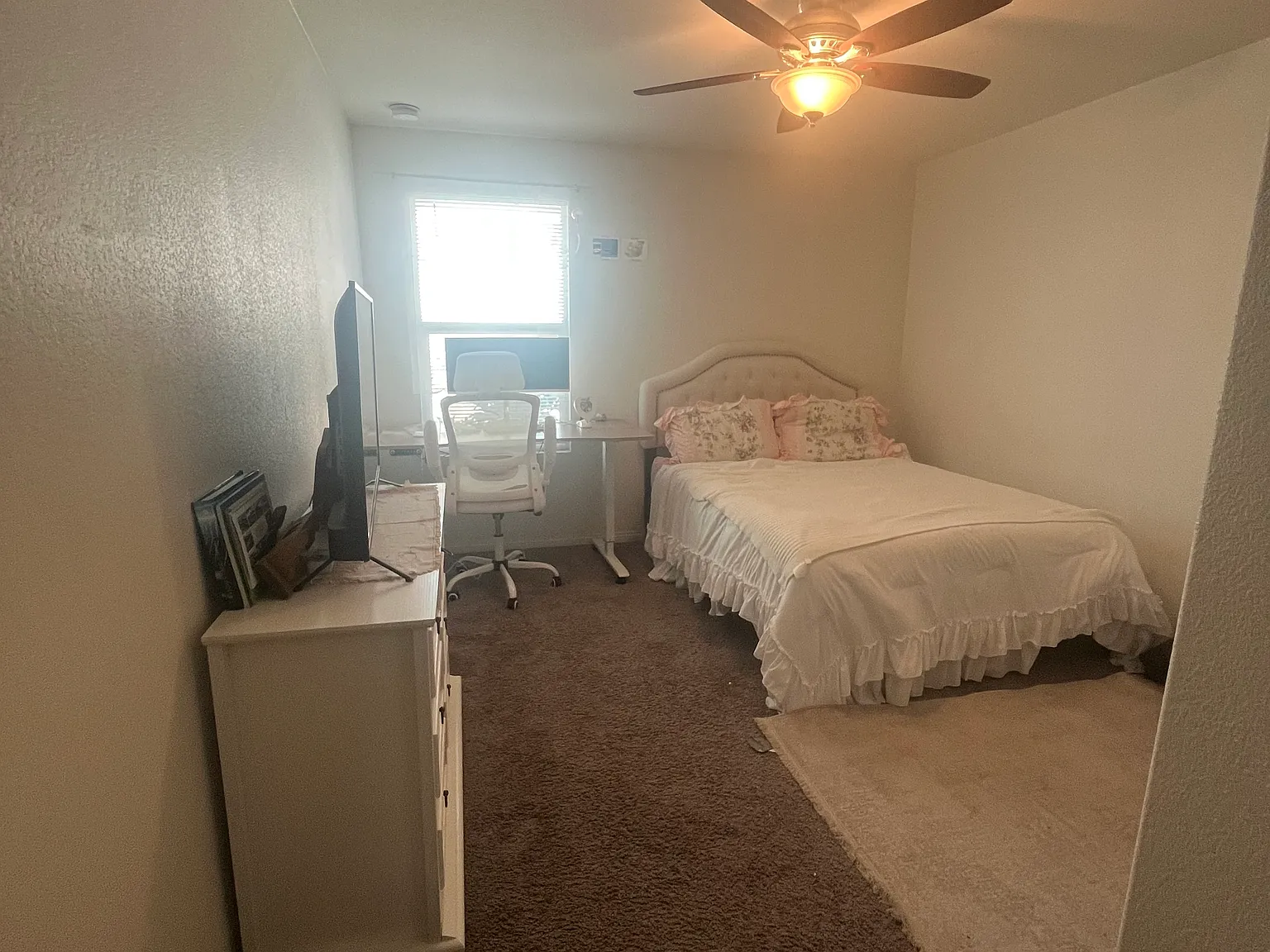 5 bed, 2800 sqft, $835 — Photo 4