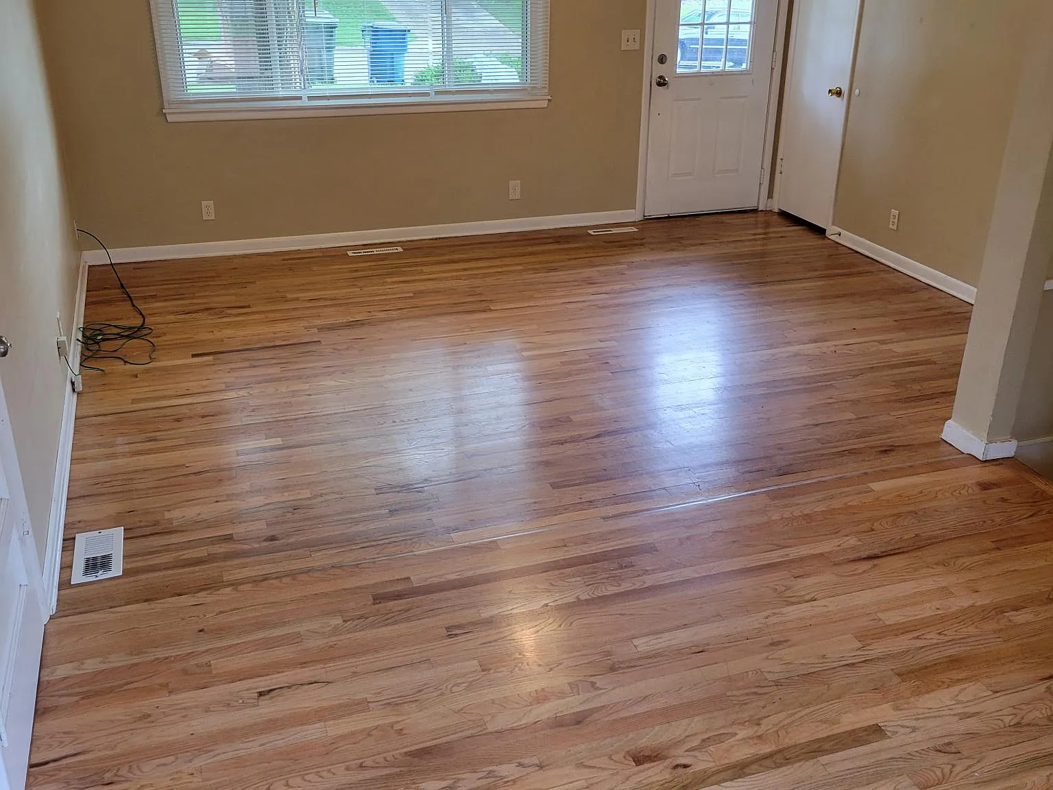 5 bed, 2200 sqft, $2,660 — Photo 4