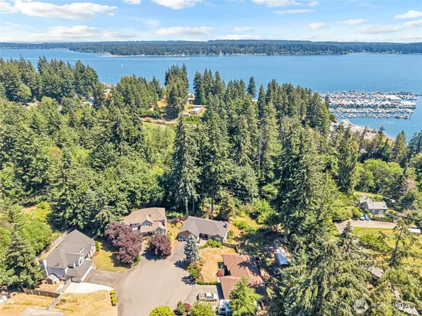 2052 NE Marina Vista Court, Poulsbo, WA 98370