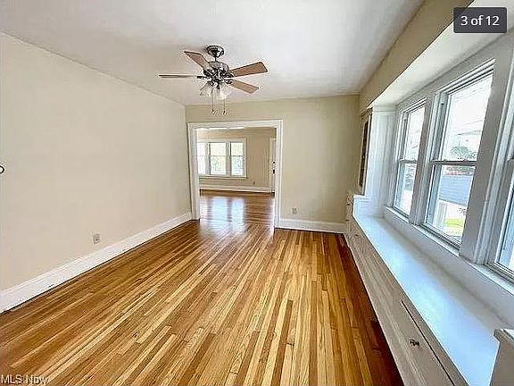 3rd image of 1614 Victoria Ave Unit 2
