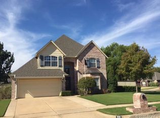 108 N Oak Pl, Broken Arrow, OK 74012
