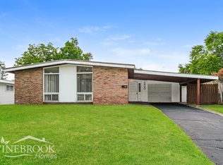 2820 Holiday Hill Dr, Florissant, MO 63033