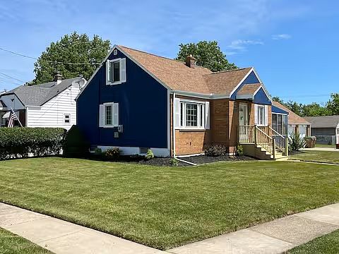 3rd image of 3 Roxborough Ave