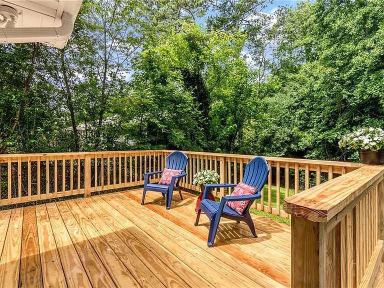 2093 Wildrose Dr — Photo 32