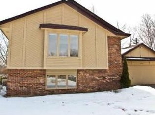 10321 Nottingham Trl, Eden Prairie, MN 55347