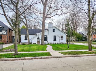 93 Oakdale Blvd, Pleasant Ridge, MI