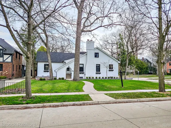 93 Oakdale Blvd, Pleasant Ridge, MI 48069