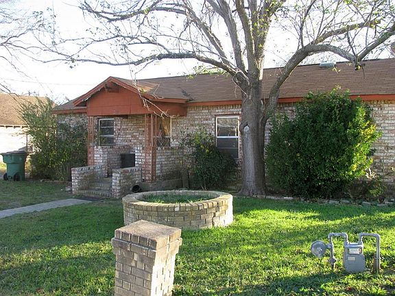 3rd image of 268 E Brooks Dr