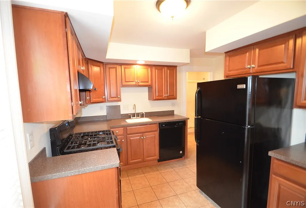 2 bed, 1.0 bath, 1742 sqft, $1,750 — Photo 4