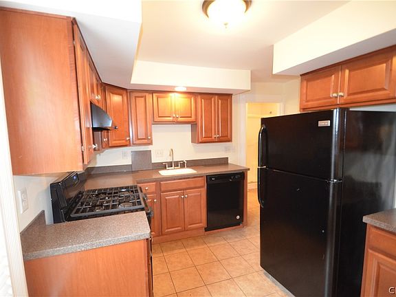 3rd image of 359 Green St