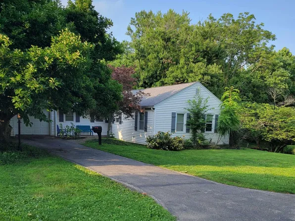 658 Elmwood Dr, Frankfort, IN 46041