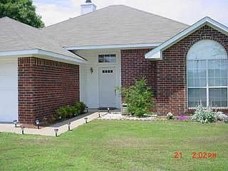 2nd image of 2000 Lisa Cir