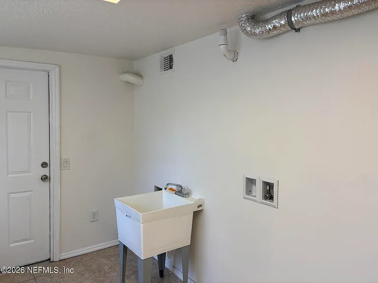 1824 Brookview Dr S — Photo 16