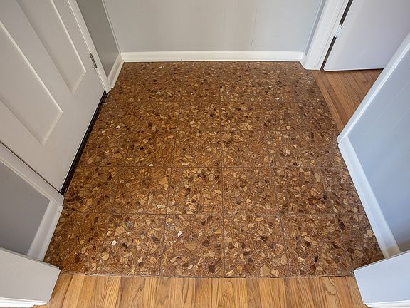 4th image of 1300 N Waddill St #1108