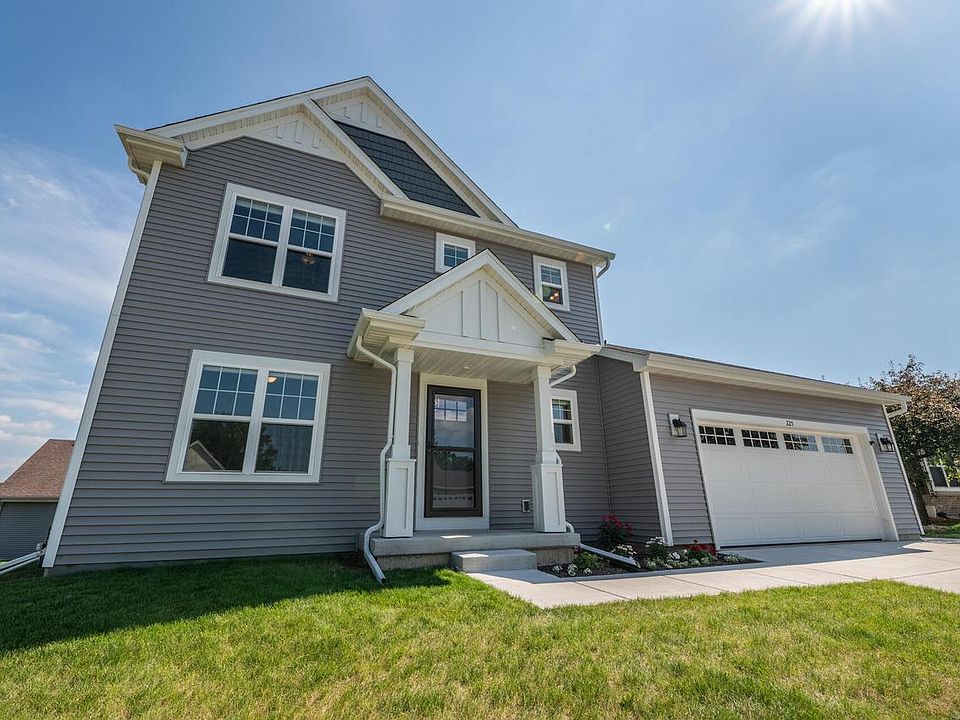 1st image of 225 Acadia AVENUE