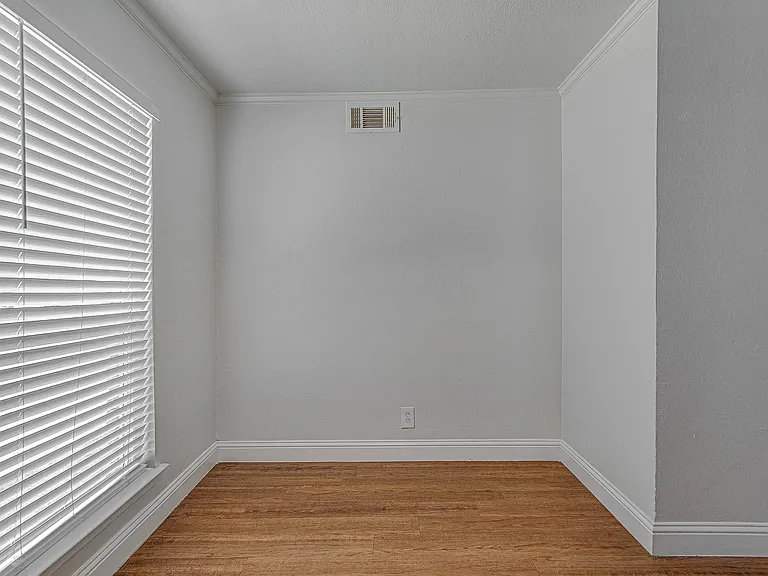 304 E Mitchell St — Photo 8