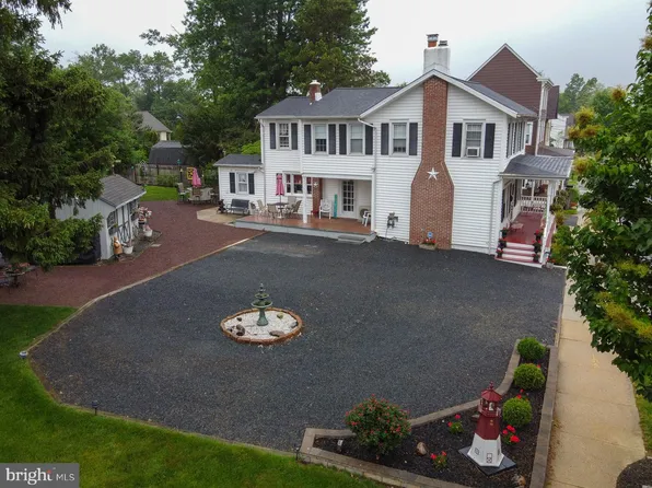 124 E Burlington St, Bordentown, NJ 08505