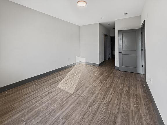 3rd image of 531 32nd St #206