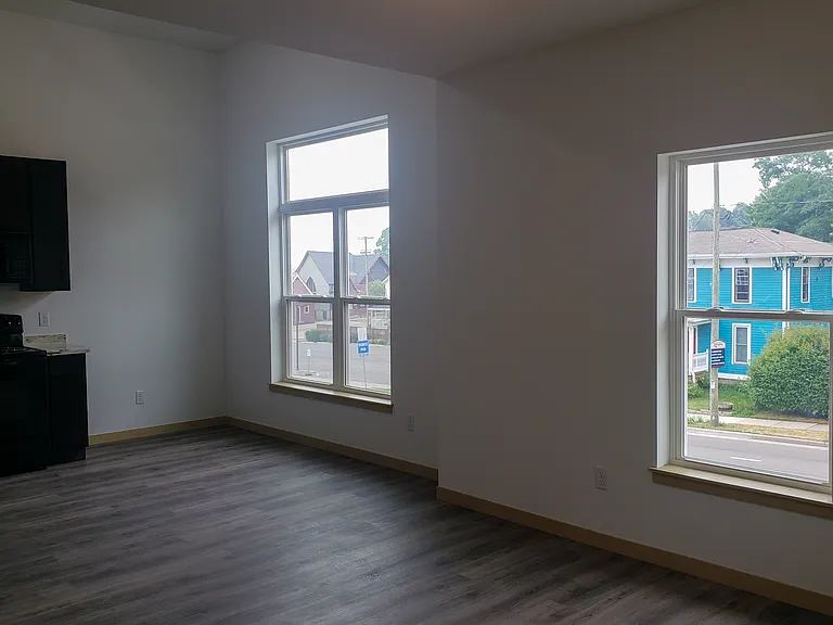 320 W Main St — Photo 4