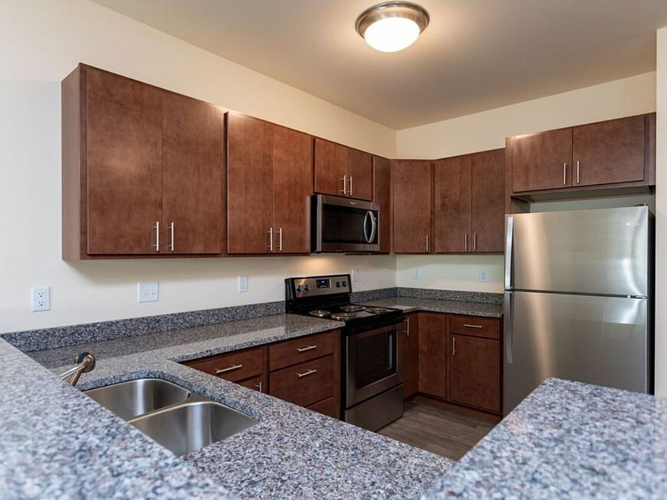 1st image of 4703 Terminal Dr #106