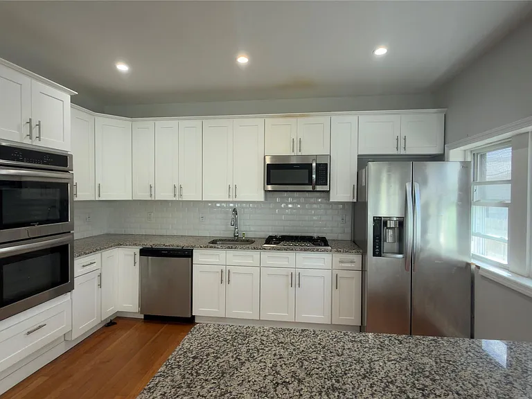 10 Greenwich Ave #1 — Photo 16