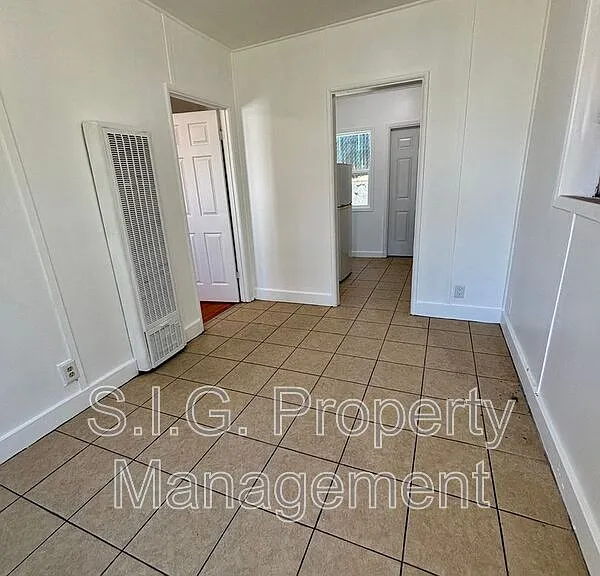 10156 1/4 Helendale Ave — Photo 2