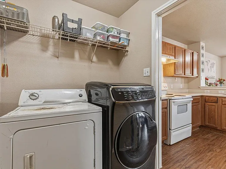12705 Saint Mary Dr — Photo 24
