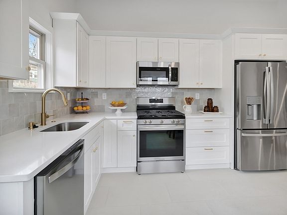 5th image of 185 Colburn St