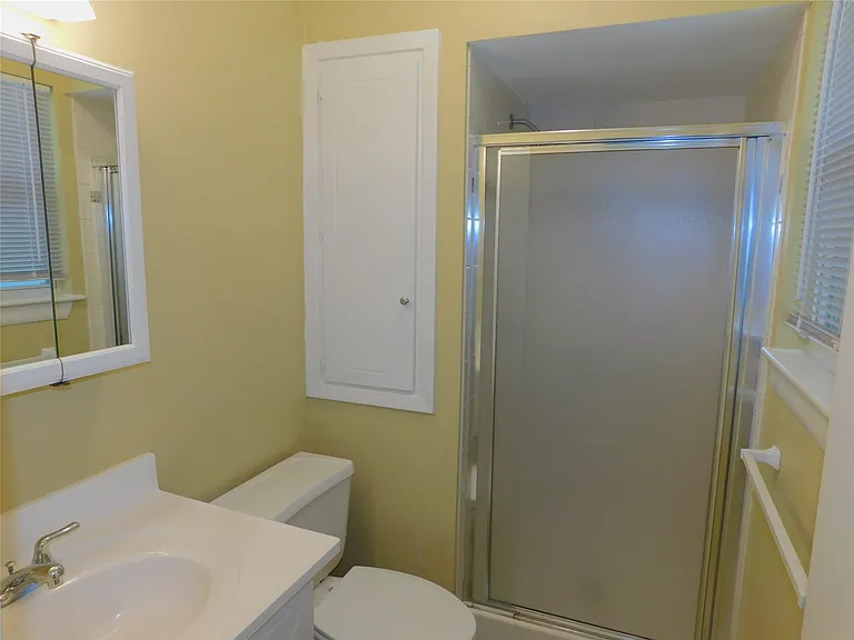 2445 Eastbrook Dr — Photo 14