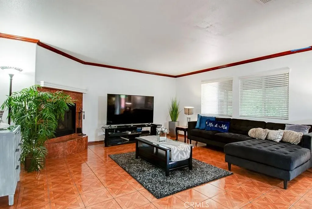 4 bed, 2916 sqft, $3,500 — Photo 2