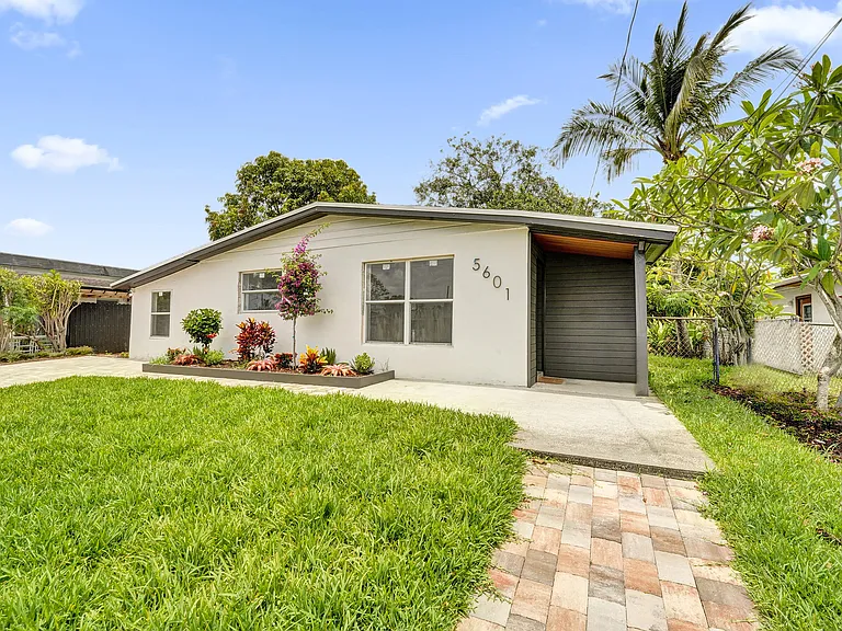 5601 SW 36th Ct — Photo 5