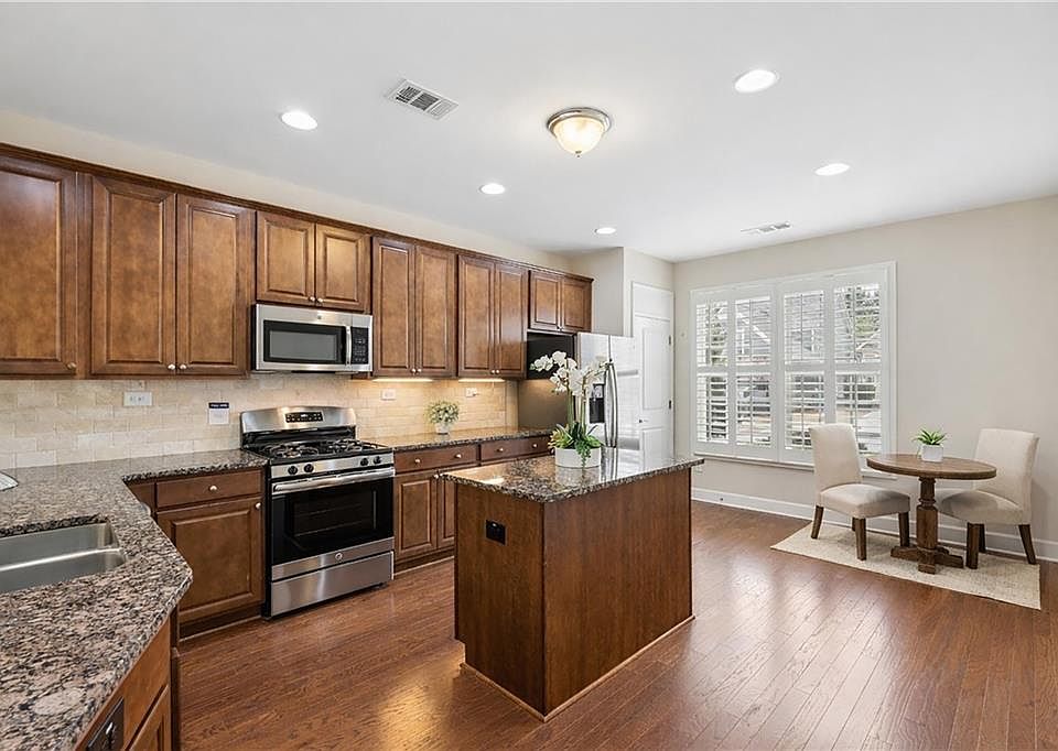 1st image of 4024 Great Pine Dr