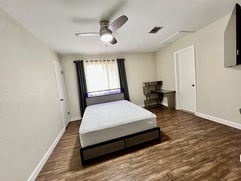 716 Shiny Rock Dr — Photo 2