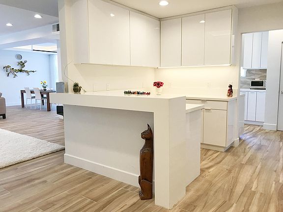 Foyer & Bar