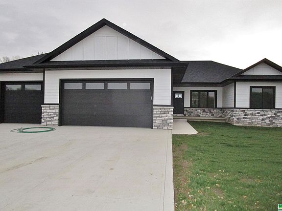 2nd image of 1716 Ogden Ct
