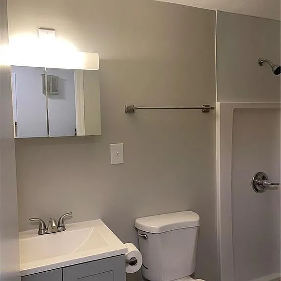 213 Vine St #215 — Photo 8