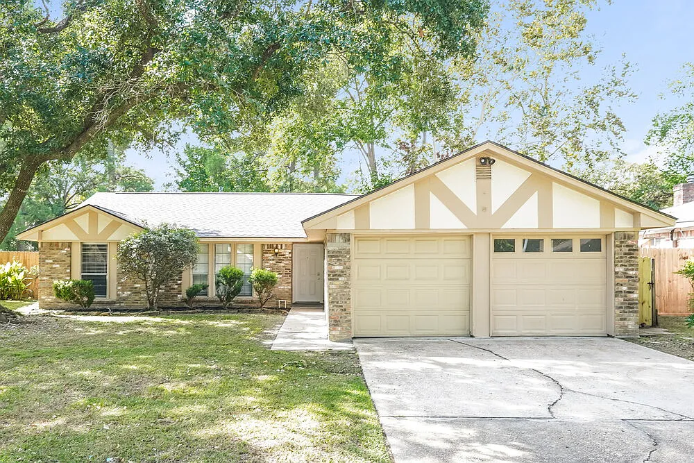 3 bed, 2.0 bath, 1804 sqft, $1,740 — Photo 1
