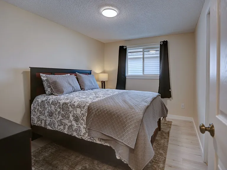 1206 E Heroy Ave — Photo 4