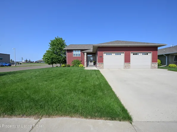 115 18th Ave W, Dickinson, ND 58601